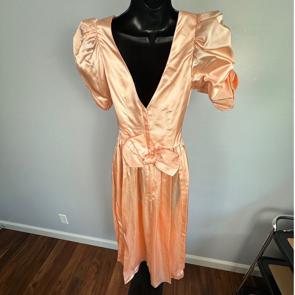 Vintage 1980s Peach Satin Midi Prom Dress Puff Sleeve Bow Back Costume Gown XS S - Picture 5 of 5